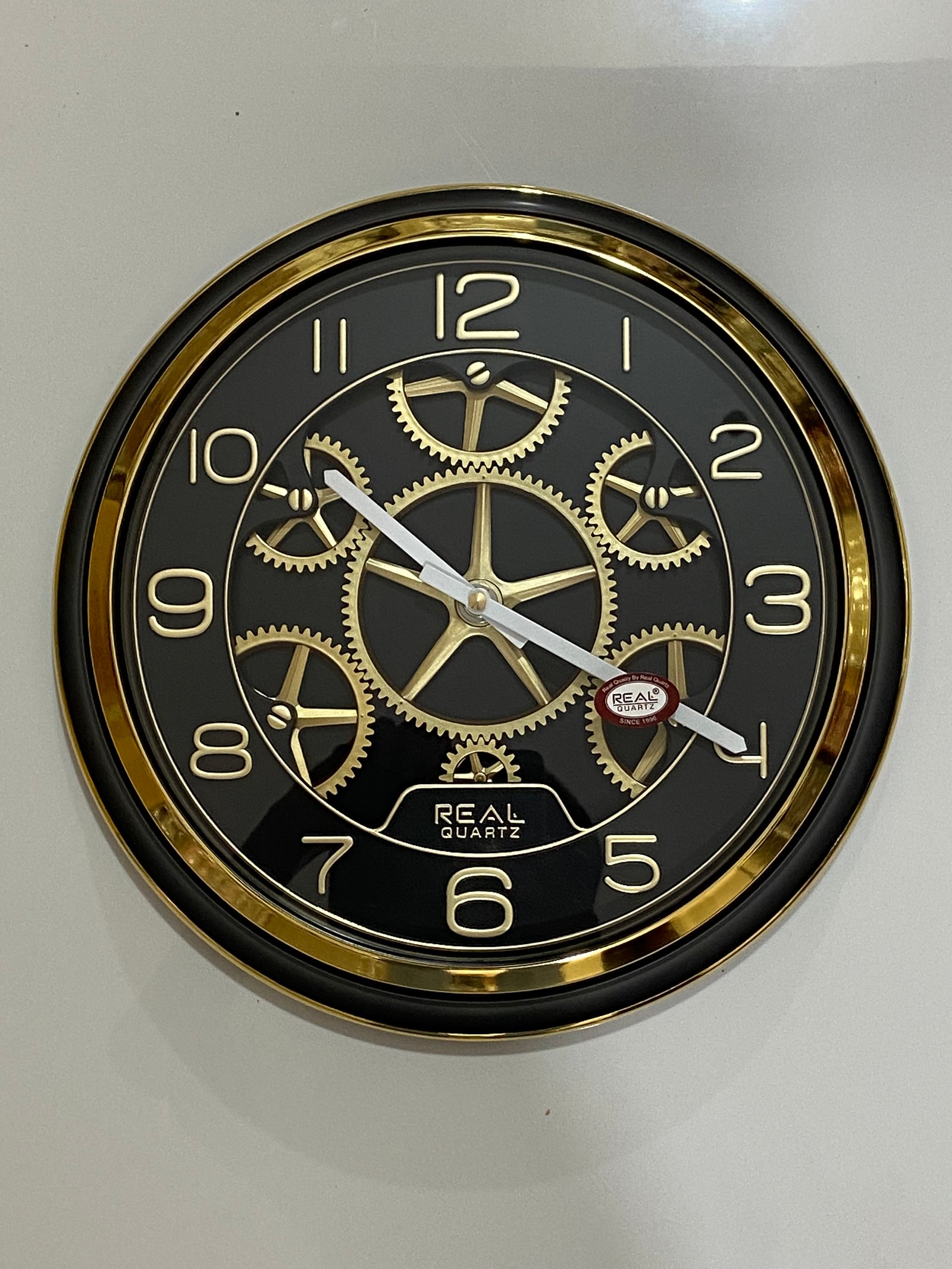 ROUND SHAPE GEAR WALL CLOCK
