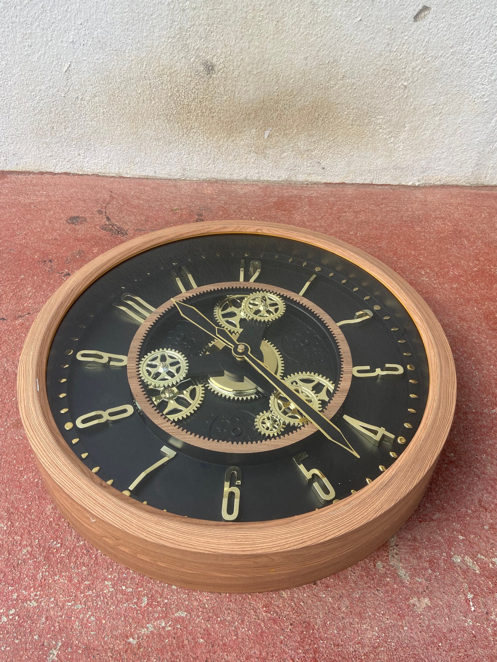 GEAR WALL CLOCK ROUND SHAPED